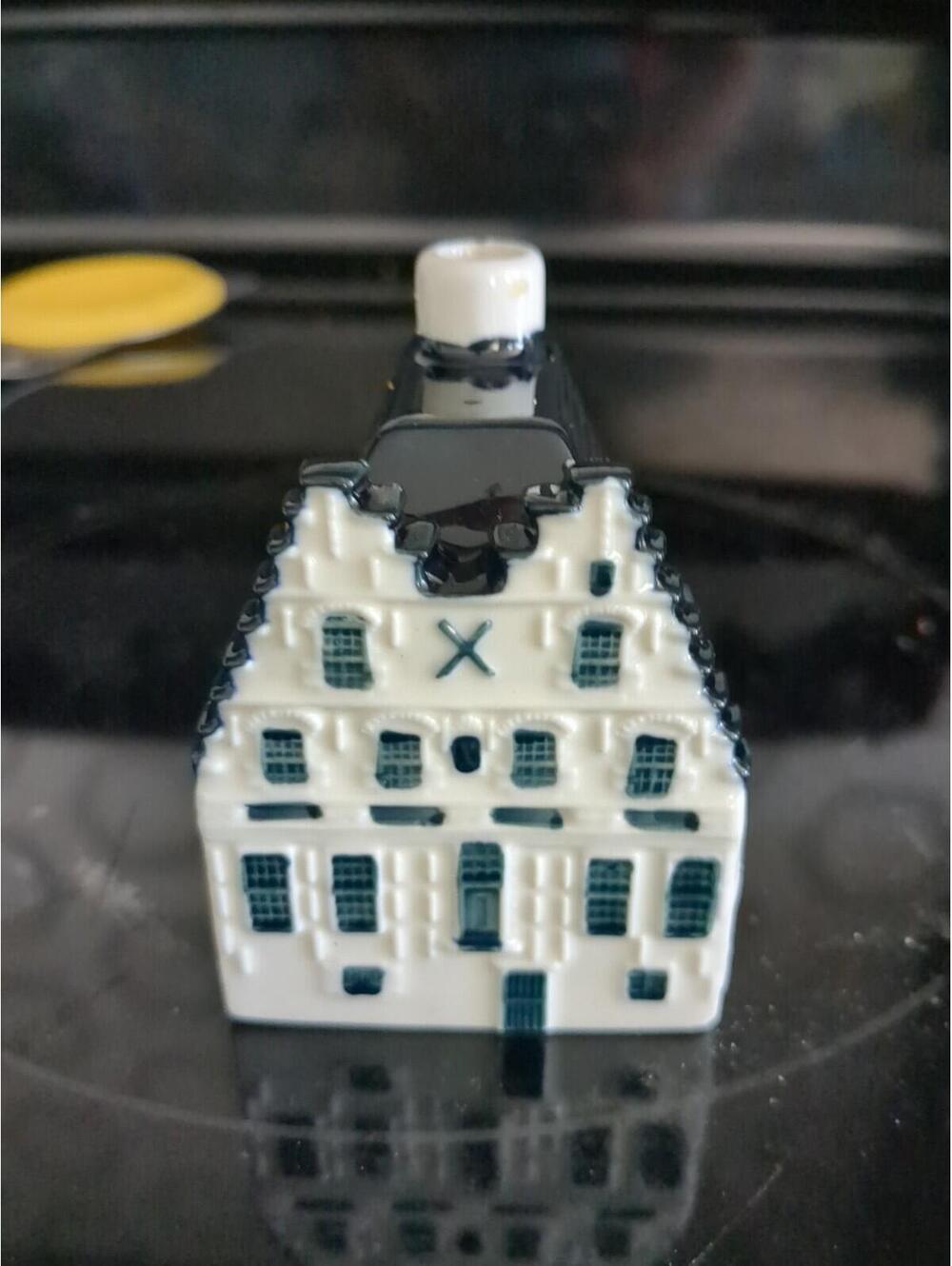 KLM Bols Delft Blue House Miniature Bottle #87 Amsterdam Genever Collectible